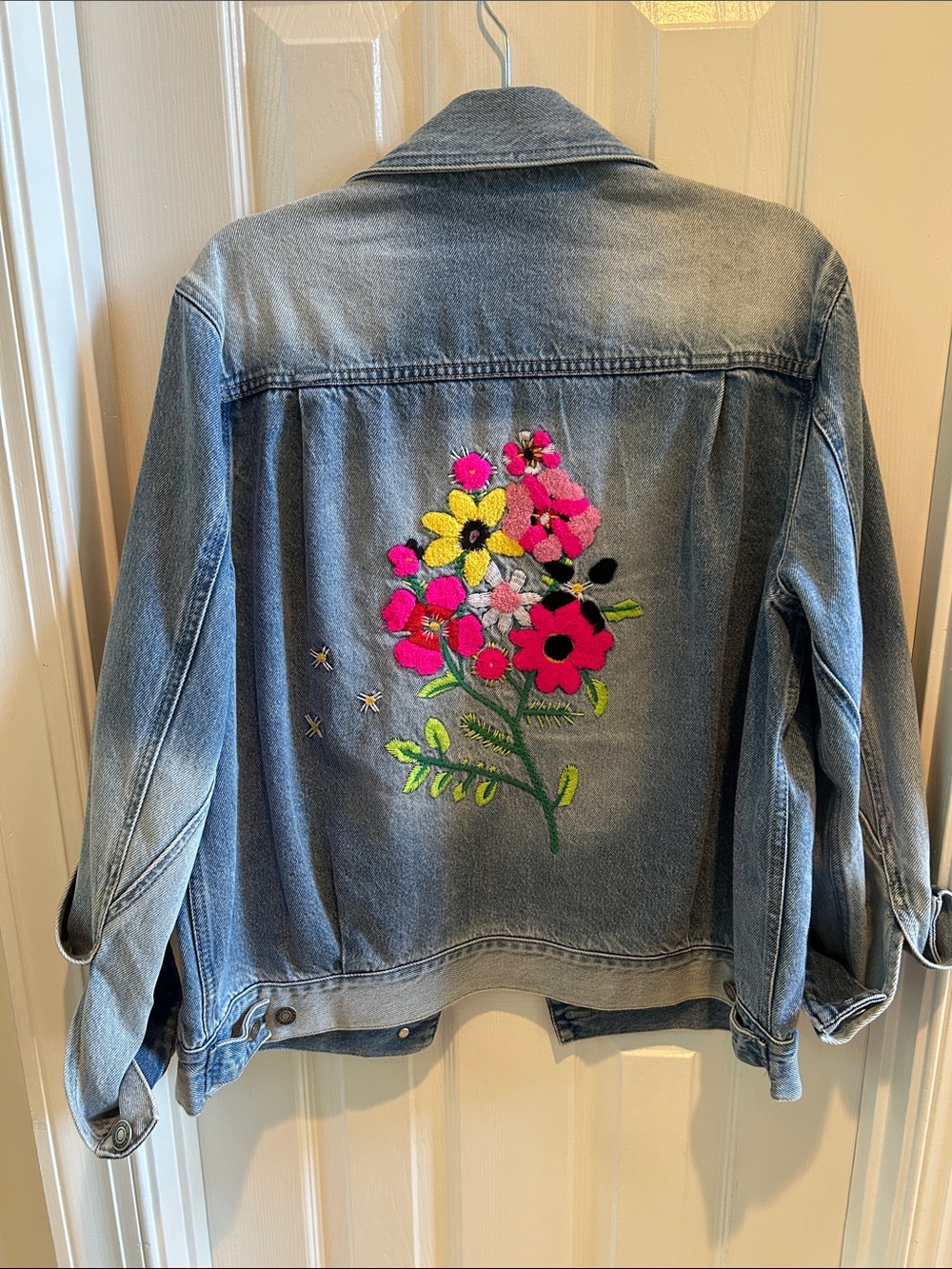 CAbi Meadow Jacket Light Blue Denim Jacket with Multicolor Floral Embroidery - Picture 4 of 5